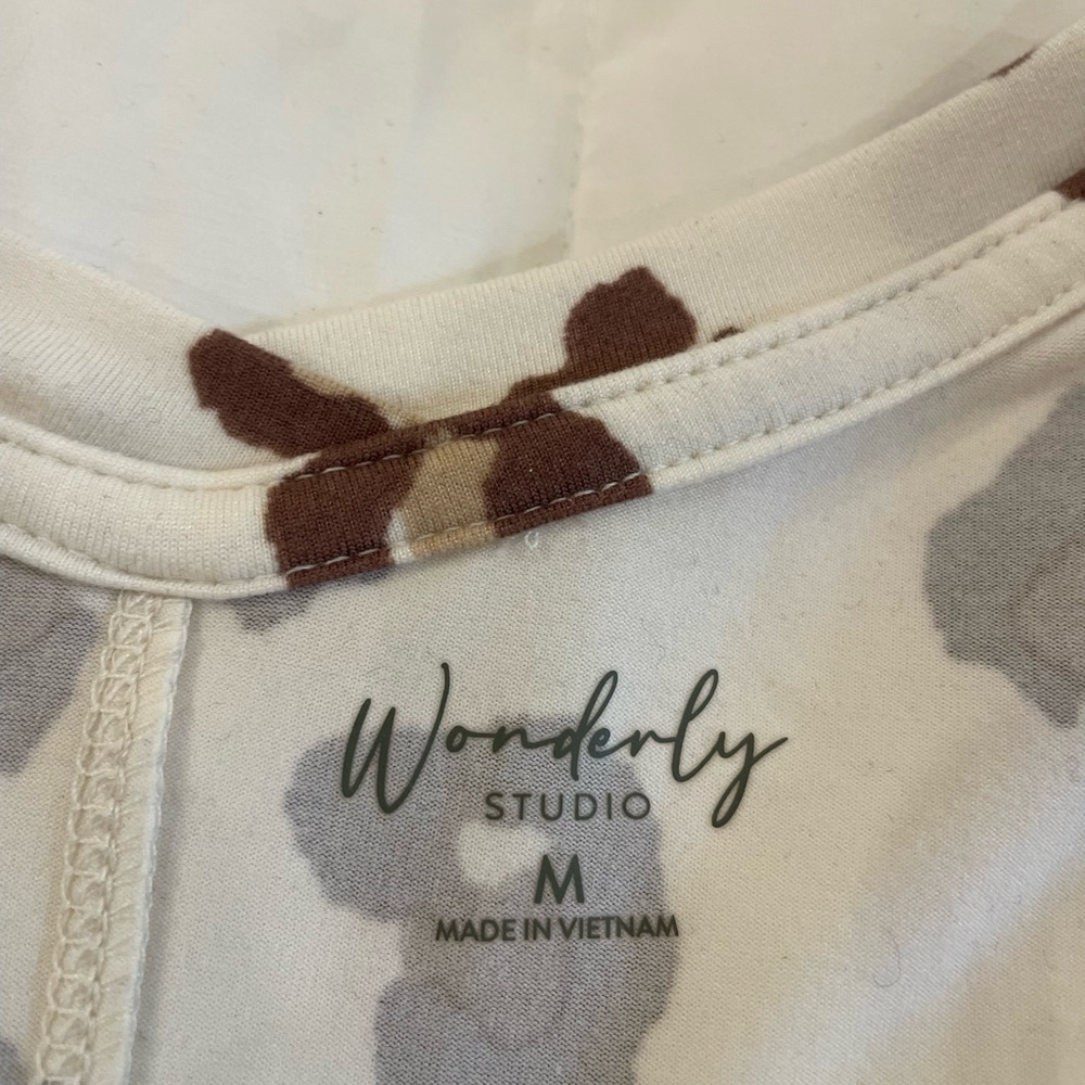 Wonderly Studio Top Size Medium - Picture 9 of 10